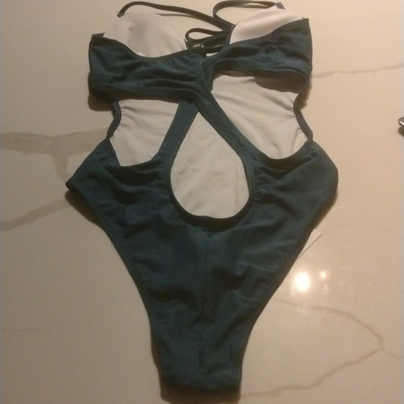 Design: This V Neck One Piece Swimsuit Features Spaghetti Straps And Cut Out. Se - Picture 5 of 7
